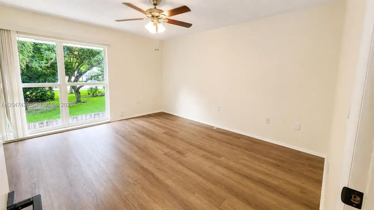На продажу: $349,900 (3 спален, 2 ванн, 1330 Квадратных фут)