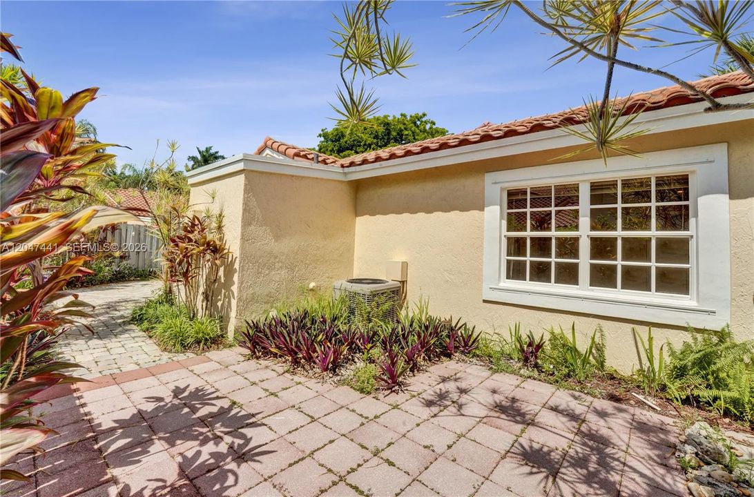 For Rent: $3,750 (3 beds, 2 baths, 1151 Square Feet)