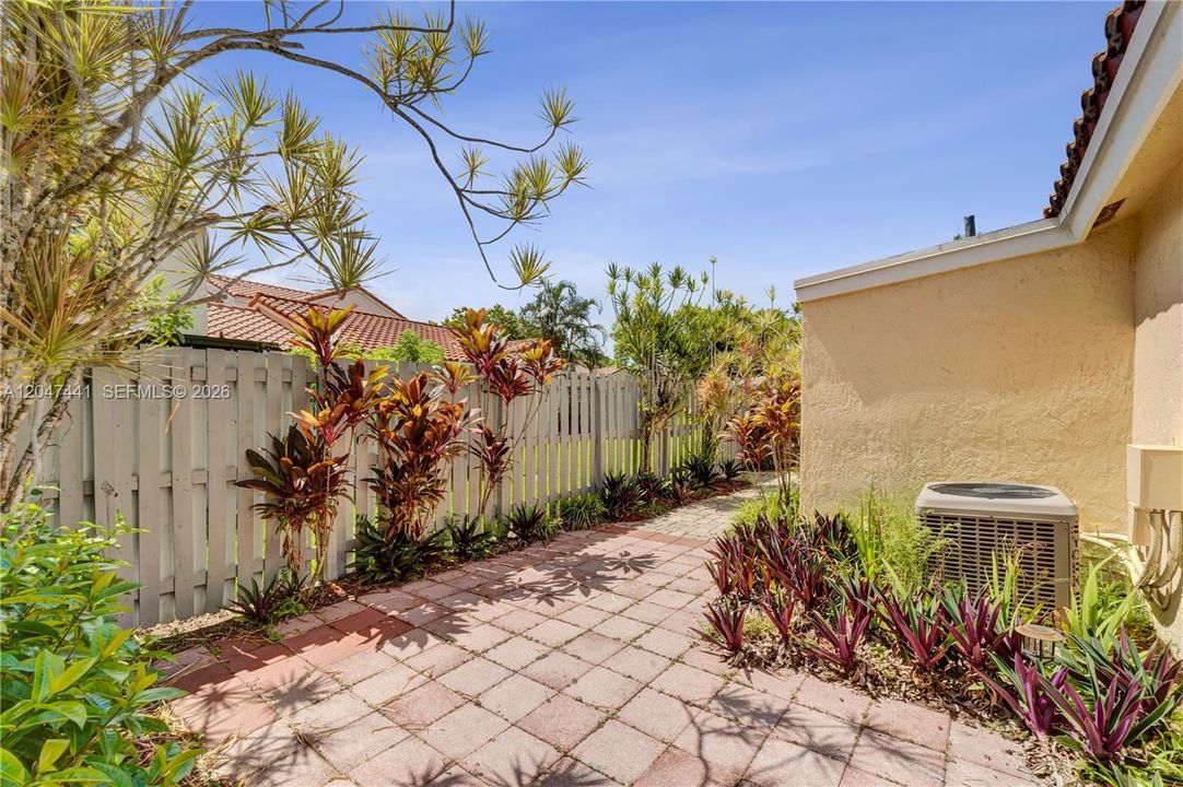 For Rent: $3,750 (3 beds, 2 baths, 1151 Square Feet)