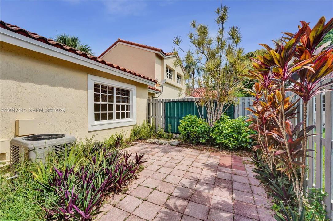 For Rent: $3,750 (3 beds, 2 baths, 1151 Square Feet)