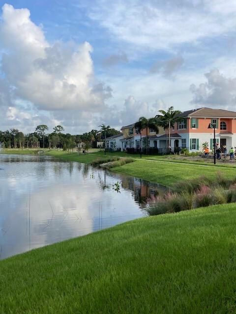Trevi Lakeview-Pic