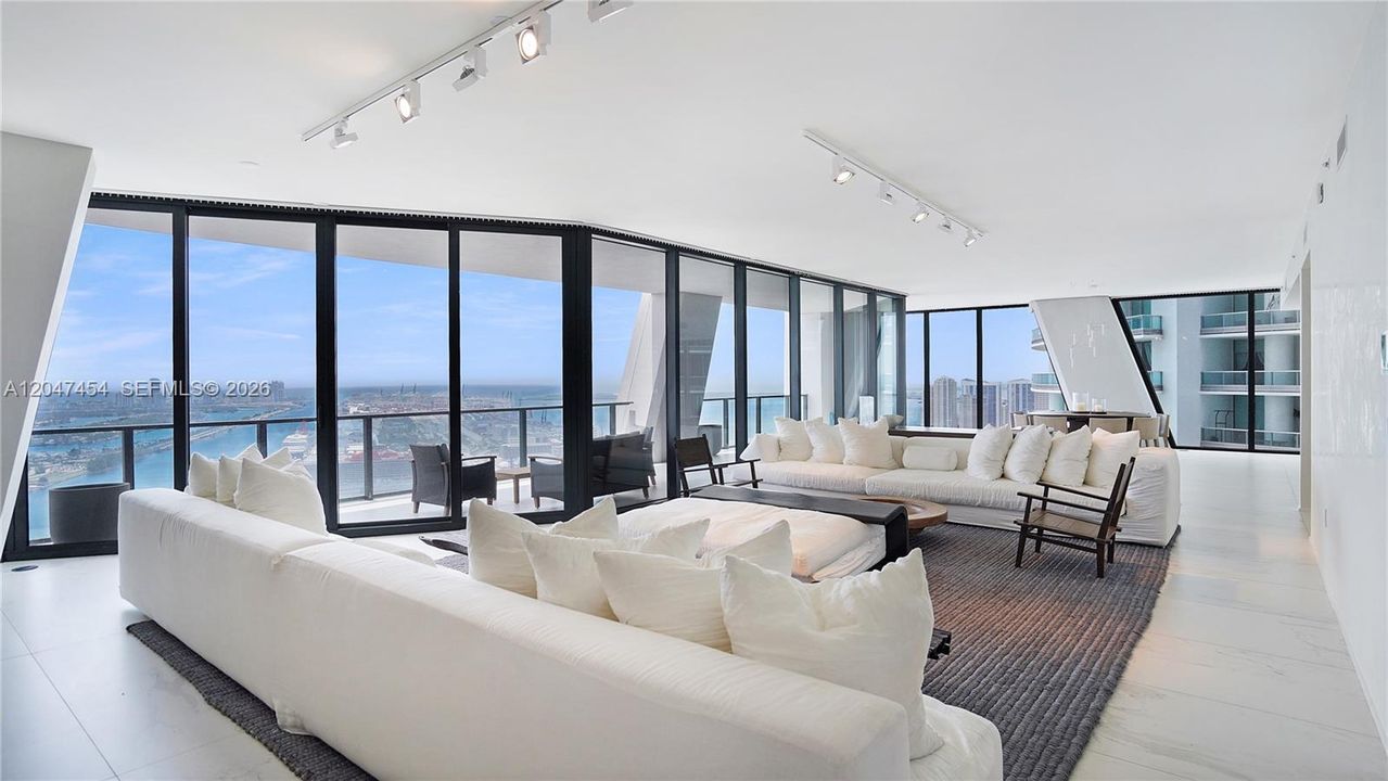 For Sale: $7,495,000 (4 beds, 5 baths, 4600 Square Feet)