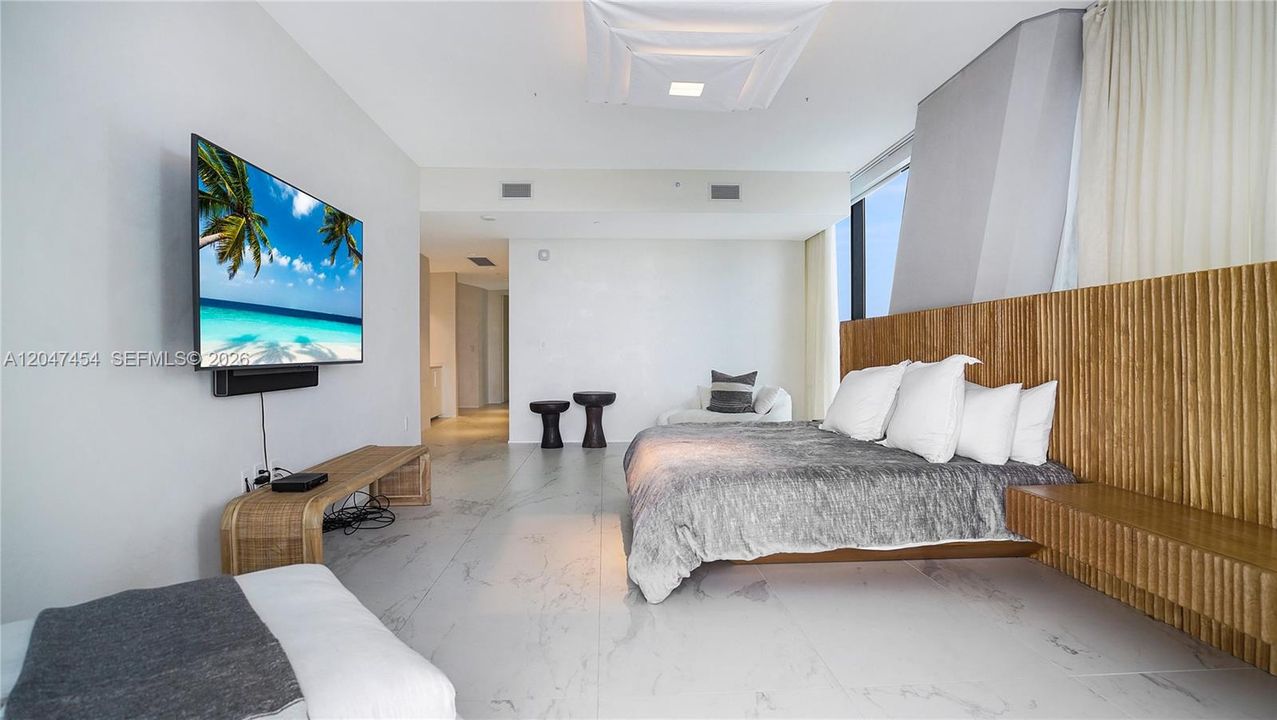 For Sale: $7,495,000 (4 beds, 5 baths, 4600 Square Feet)