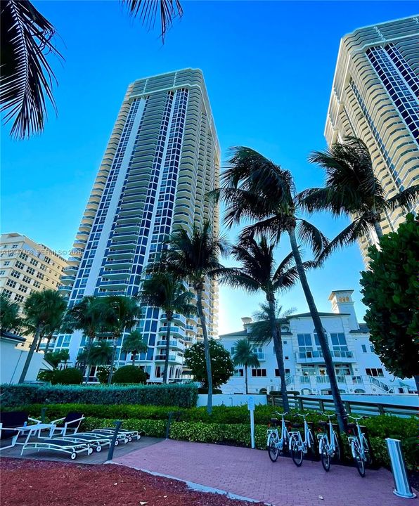 For Rent: $7,700 (2 beds, 2 baths, 1380 Square Feet)