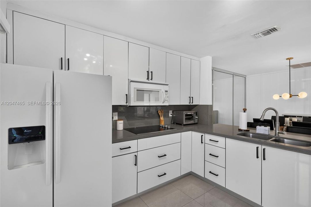 For Sale: $390,000 (2 beds, 2 baths, 1078 Square Feet)