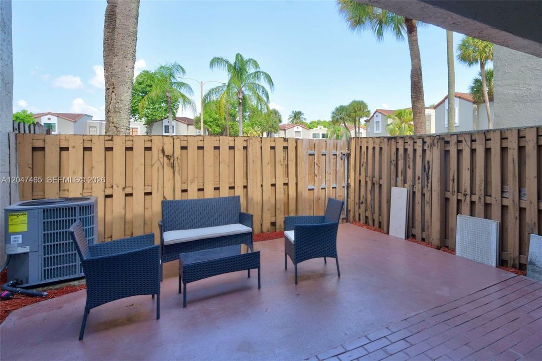 For Sale: $390,000 (2 beds, 2 baths, 1078 Square Feet)