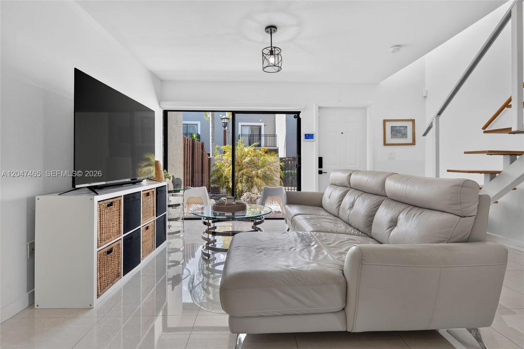 For Sale: $390,000 (2 beds, 2 baths, 1078 Square Feet)