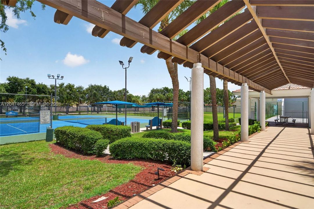 For Sale: $390,000 (2 beds, 2 baths, 1078 Square Feet)