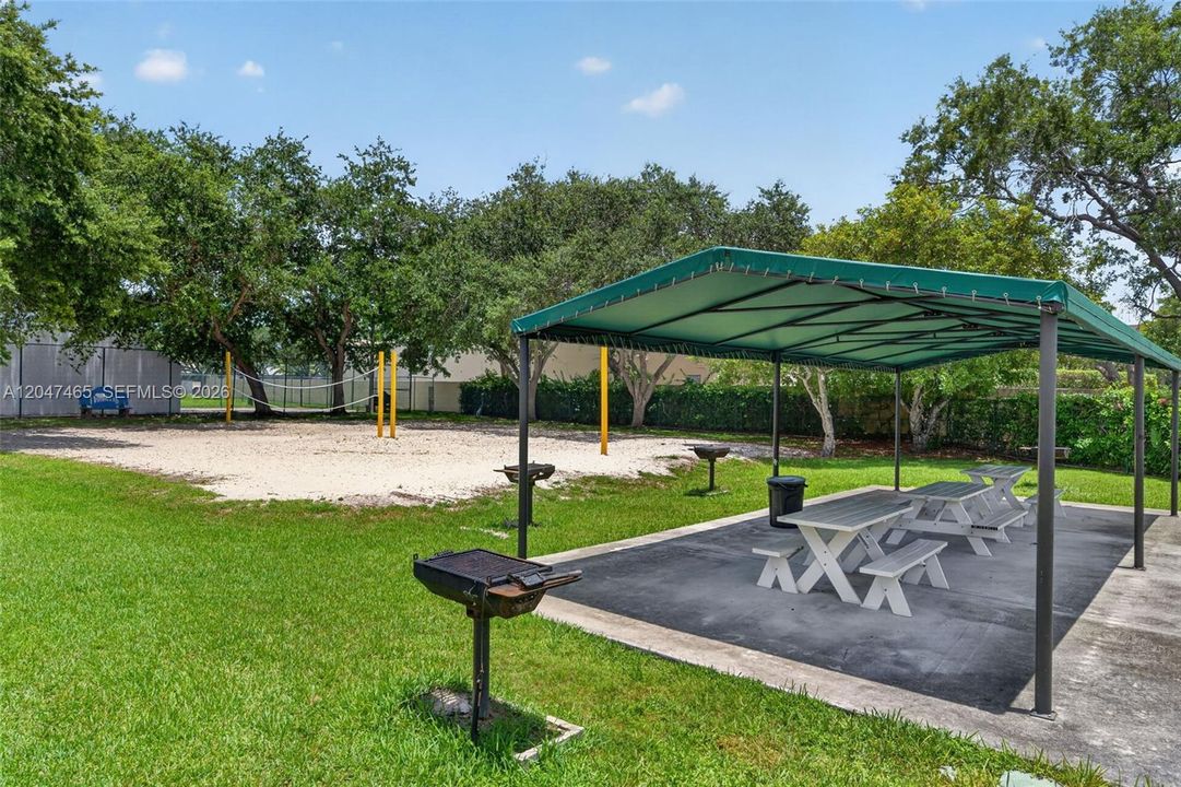 For Sale: $390,000 (2 beds, 2 baths, 1078 Square Feet)