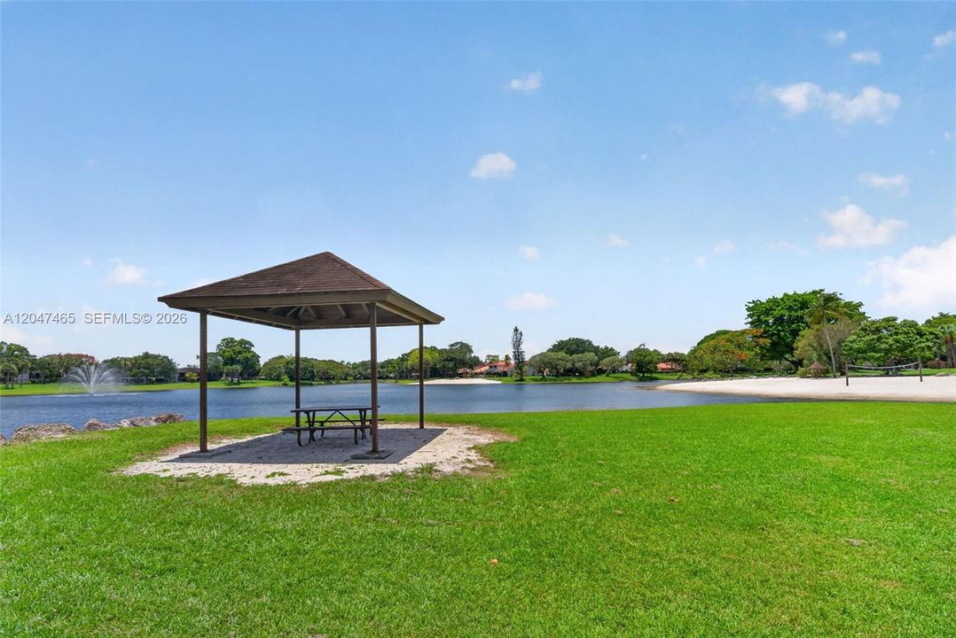For Sale: $390,000 (2 beds, 2 baths, 1078 Square Feet)