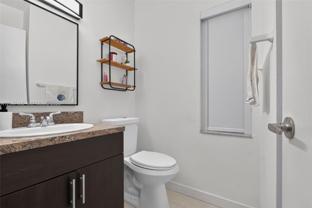 For Sale: $390,000 (2 beds, 2 baths, 1078 Square Feet)