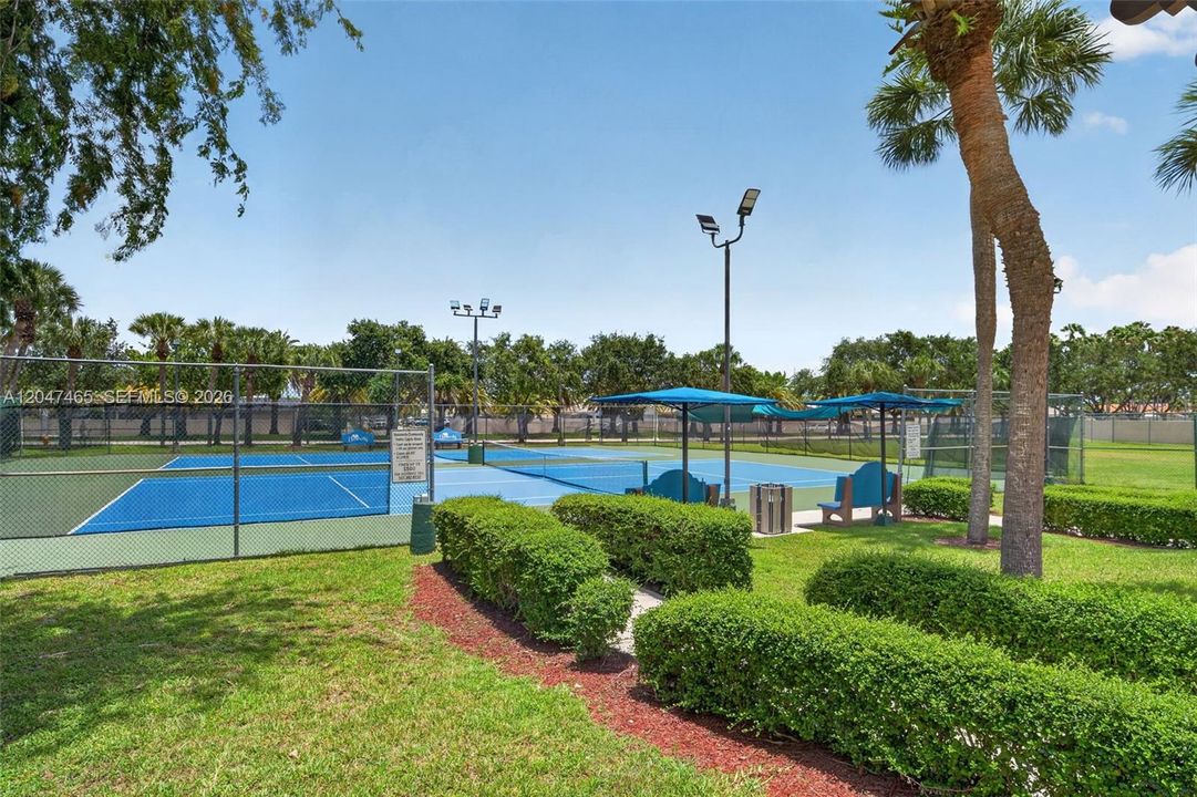 For Sale: $390,000 (2 beds, 2 baths, 1078 Square Feet)