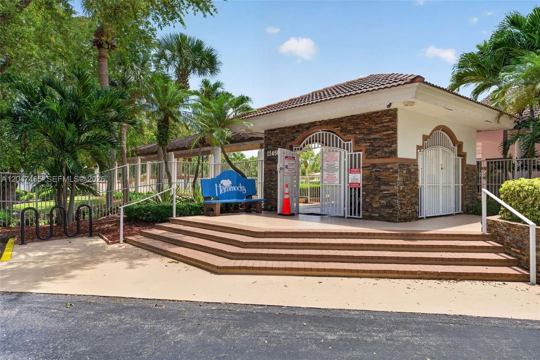 For Sale: $390,000 (2 beds, 2 baths, 1078 Square Feet)
