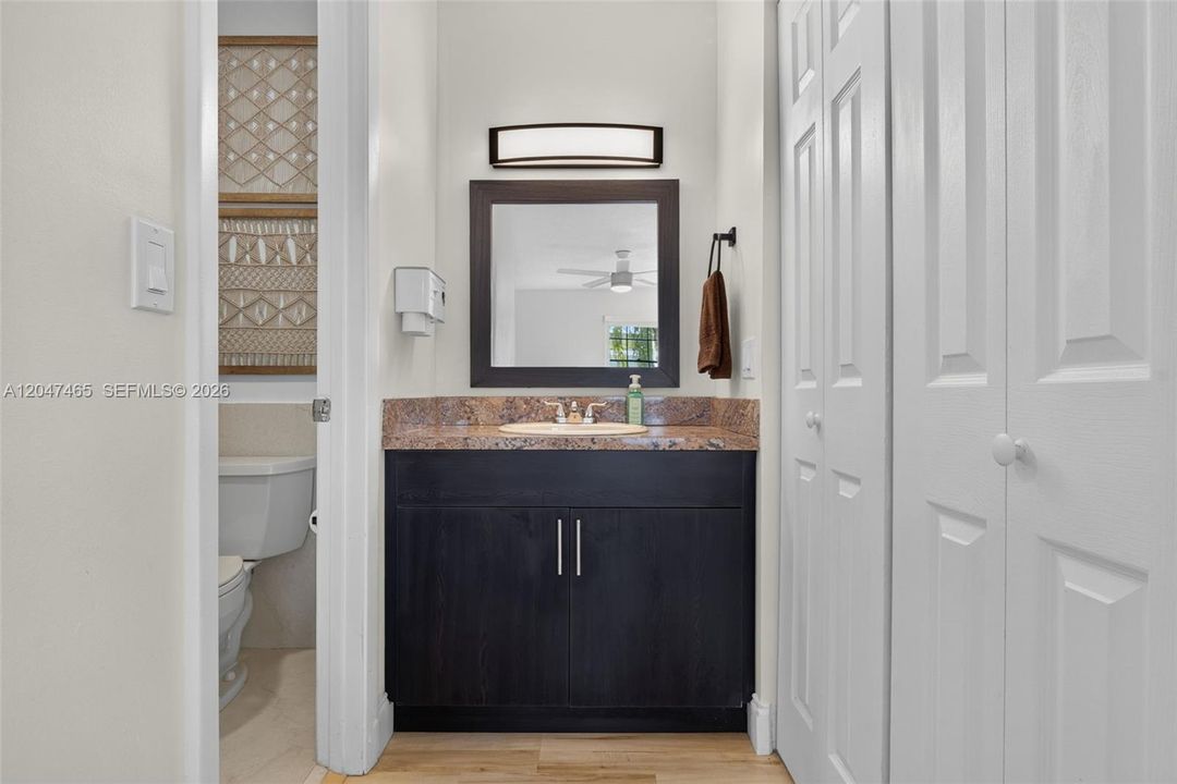 For Sale: $390,000 (2 beds, 2 baths, 1078 Square Feet)
