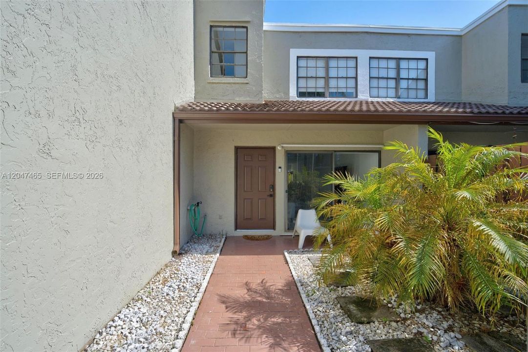 For Sale: $390,000 (2 beds, 2 baths, 1078 Square Feet)