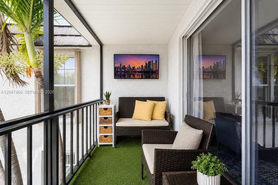 For Sale: $269,900 (2 beds, 1 baths, 891 Square Feet)
