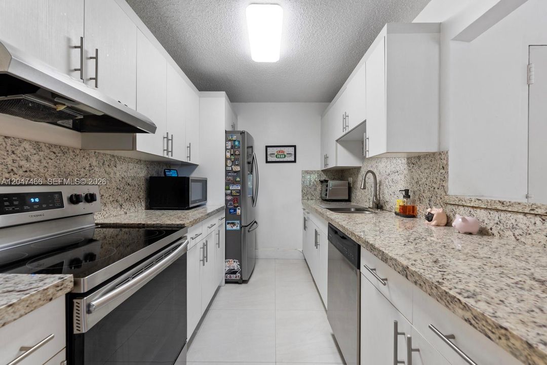 For Sale: $269,900 (2 beds, 1 baths, 891 Square Feet)