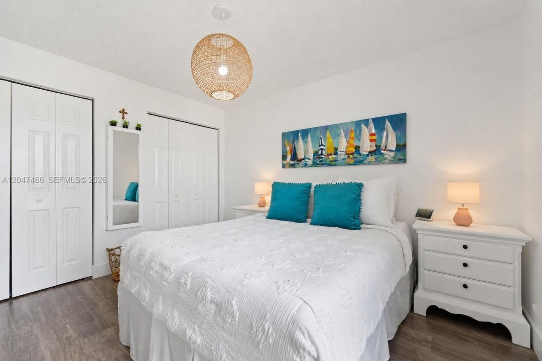 For Sale: $269,900 (2 beds, 1 baths, 891 Square Feet)