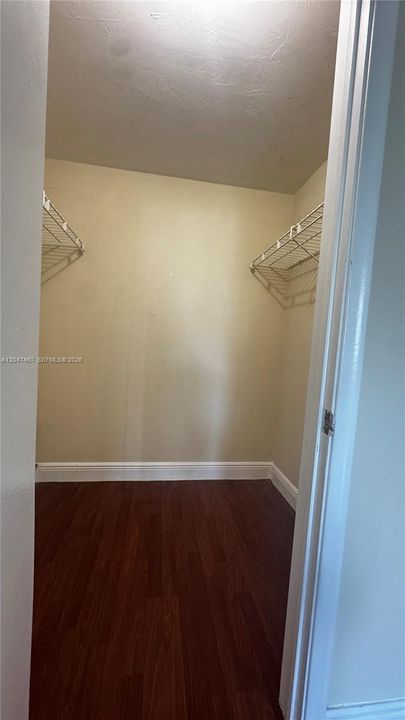 For Sale: $270,000 (2 beds, 2 baths, 990 Square Feet)