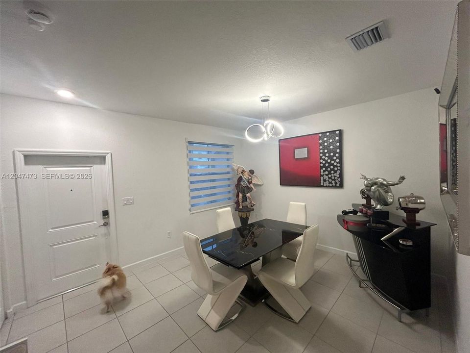 For Rent: $2,850 (3 beds, 2 baths, 1393 Square Feet)