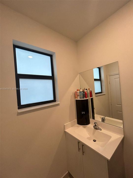 For Rent: $2,850 (3 beds, 2 baths, 1393 Square Feet)
