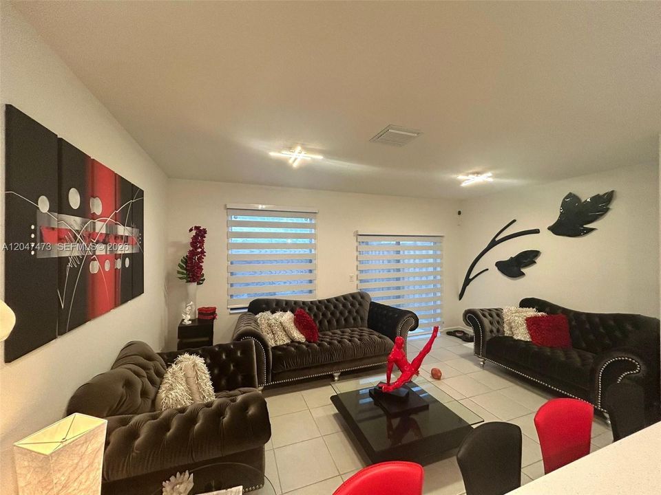For Rent: $2,850 (3 beds, 2 baths, 1393 Square Feet)