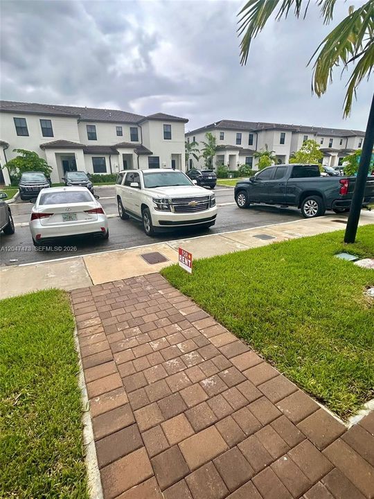 For Rent: $2,850 (3 beds, 2 baths, 1393 Square Feet)