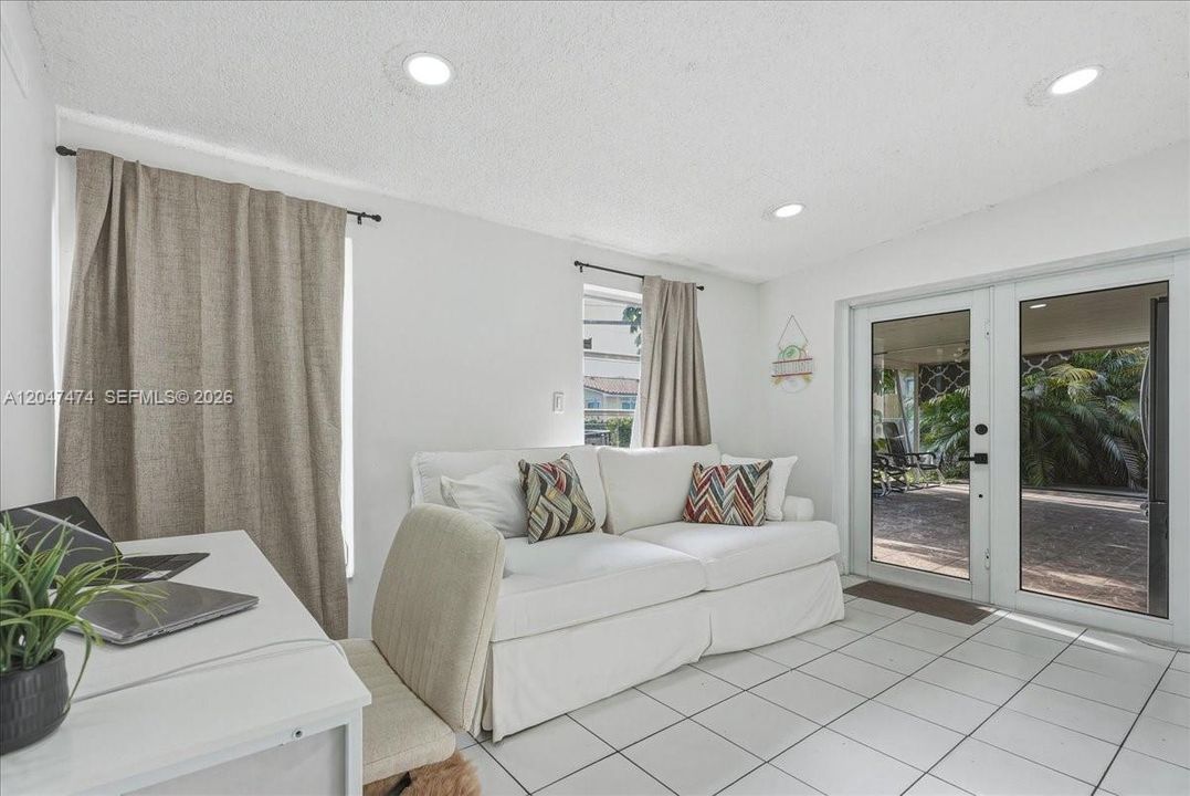 For Sale: $789,999 (5 beds, 4 baths, 2182 Square Feet)