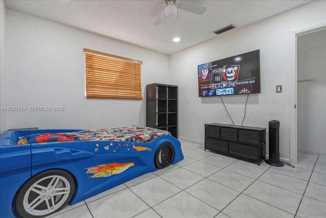 For Sale: $789,999 (5 beds, 4 baths, 2182 Square Feet)