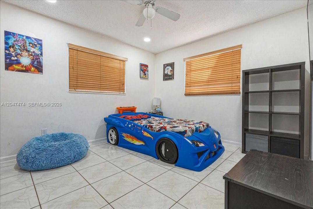 For Sale: $789,999 (5 beds, 4 baths, 2182 Square Feet)