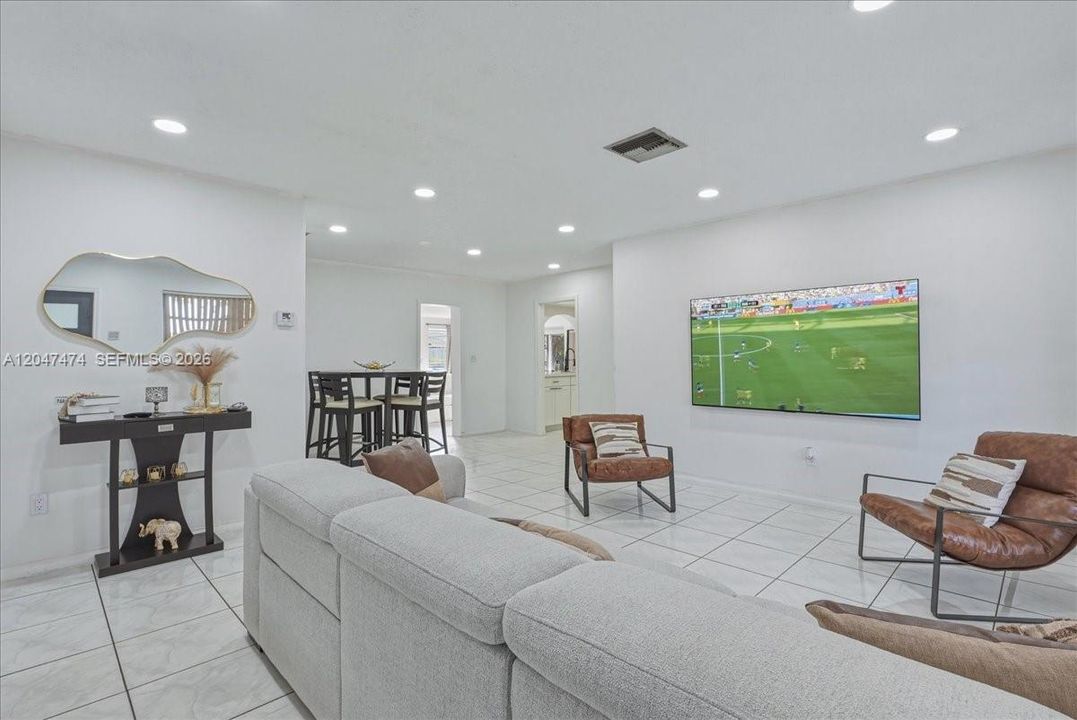 For Sale: $789,999 (5 beds, 4 baths, 2182 Square Feet)