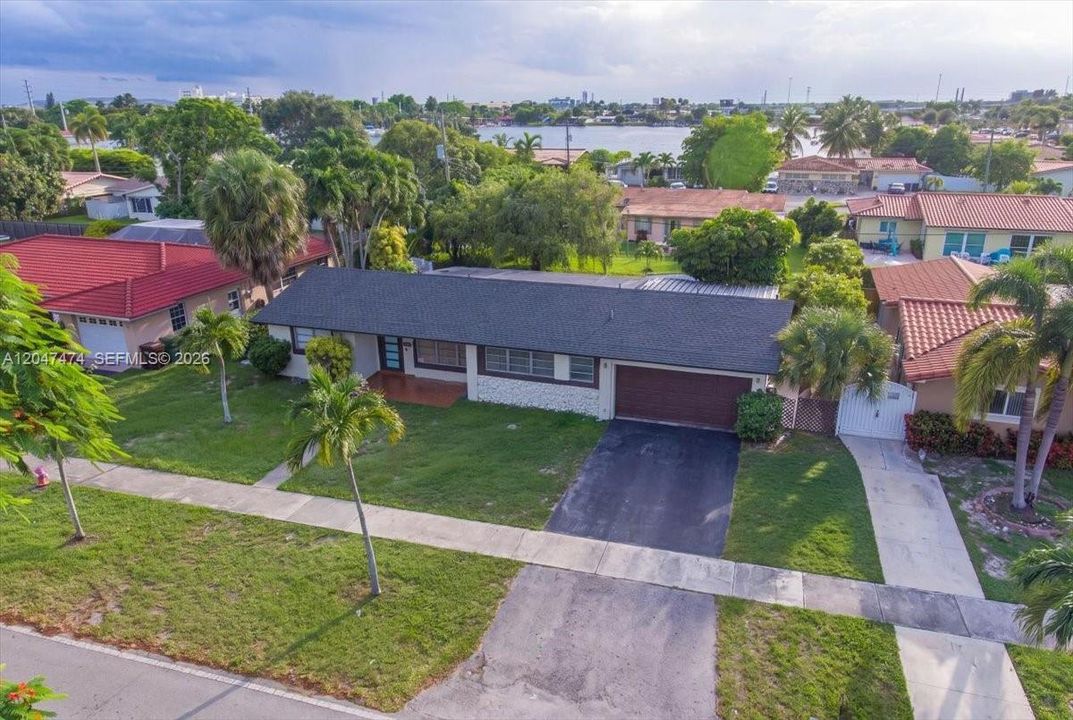 For Sale: $789,999 (5 beds, 4 baths, 2182 Square Feet)