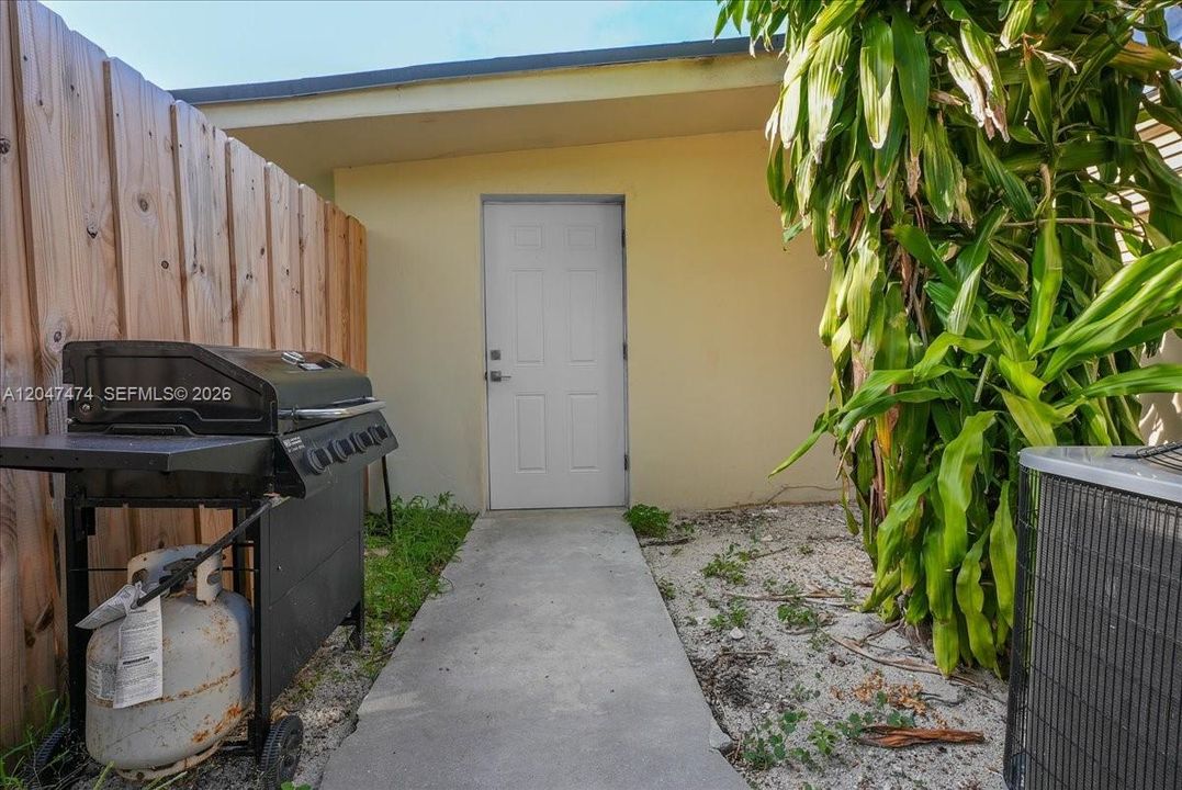 For Sale: $789,999 (5 beds, 4 baths, 2182 Square Feet)