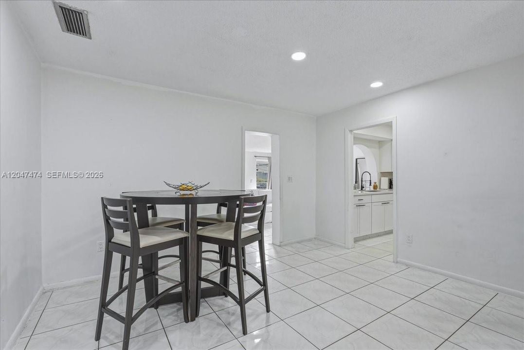 For Sale: $789,999 (5 beds, 4 baths, 2182 Square Feet)