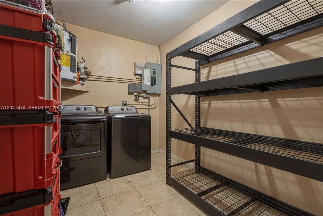 For Sale: $789,999 (5 beds, 4 baths, 2182 Square Feet)