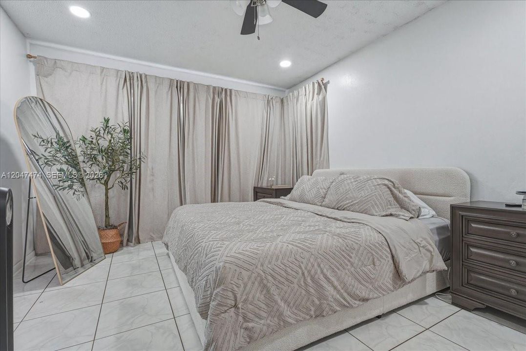For Sale: $789,999 (5 beds, 4 baths, 2182 Square Feet)
