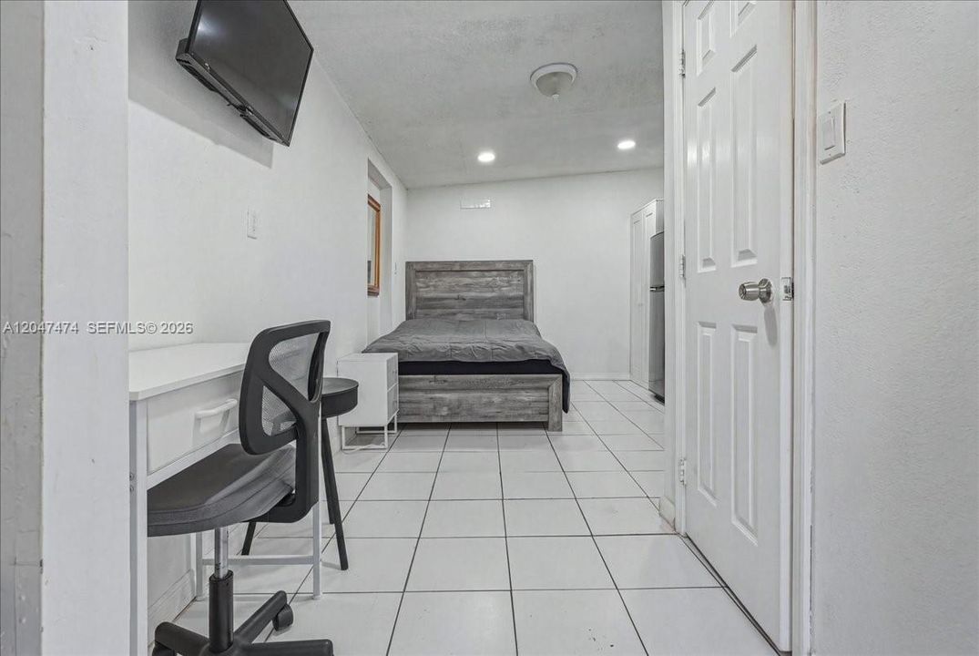 For Sale: $789,999 (5 beds, 4 baths, 2182 Square Feet)