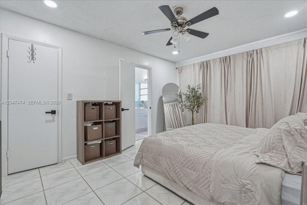 For Sale: $789,999 (5 beds, 4 baths, 2182 Square Feet)