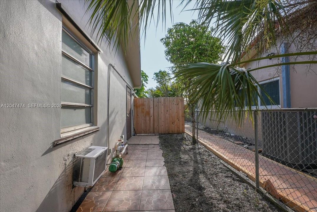 For Sale: $789,999 (5 beds, 4 baths, 2182 Square Feet)