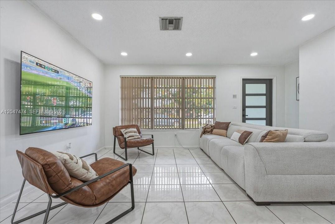 For Sale: $789,999 (5 beds, 4 baths, 2182 Square Feet)