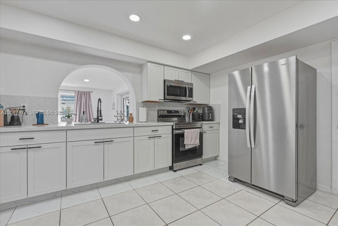 For Sale: $789,999 (5 beds, 4 baths, 2182 Square Feet)