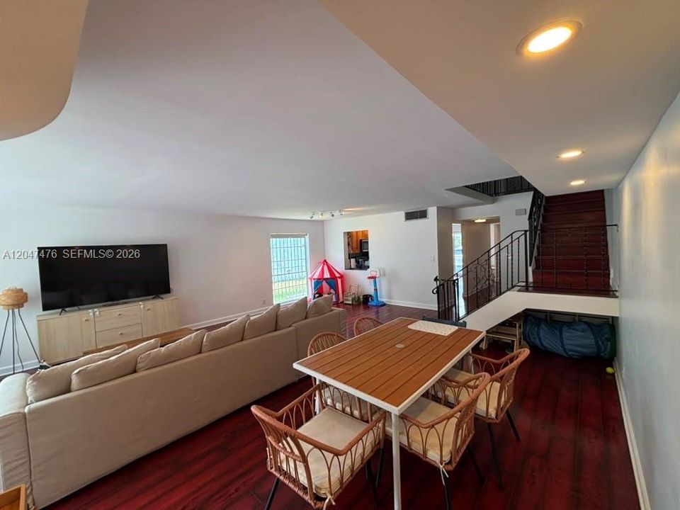 En Renta: $4,500 (3 camas, 2 baños, 1972 Pies cuadrados)