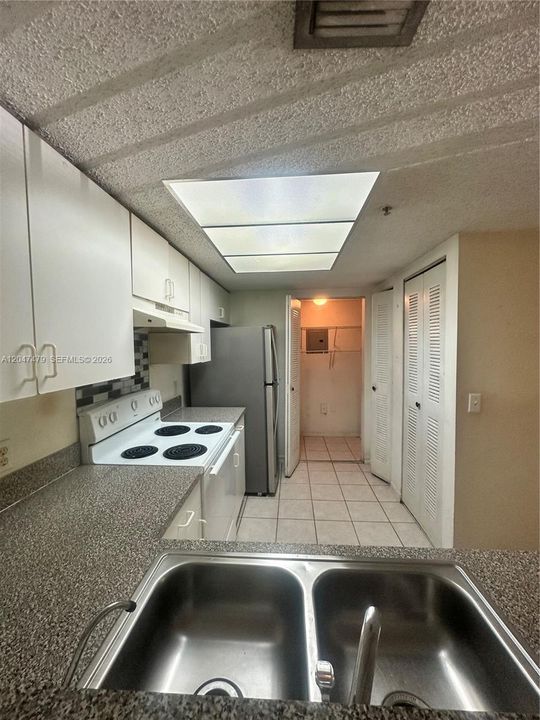 For Rent: $2,300 (2 beds, 2 baths, 1246 Square Feet)