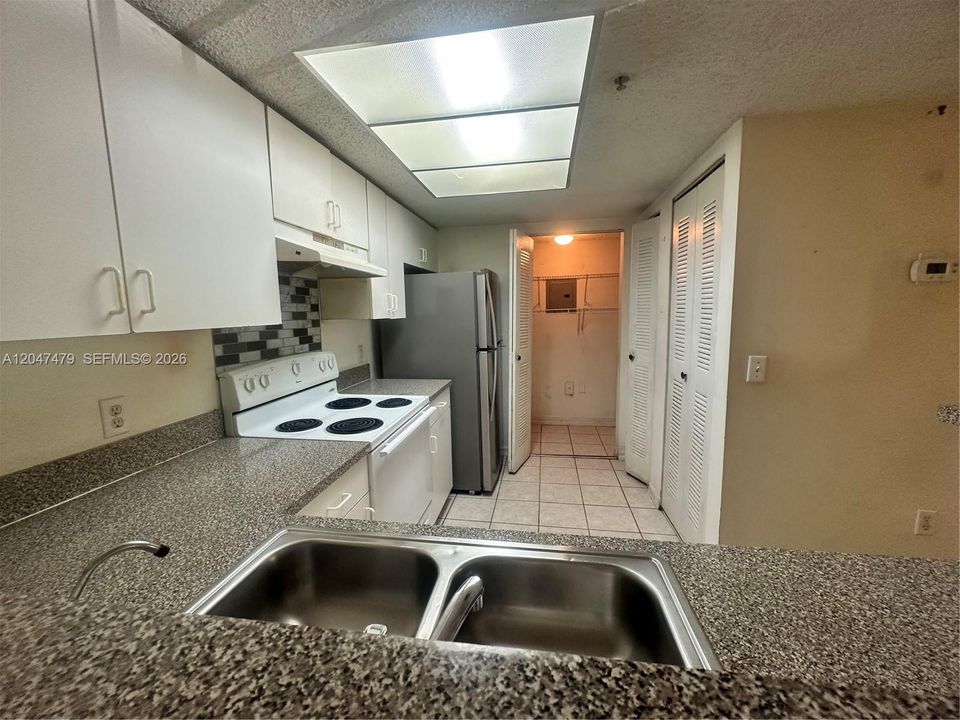 For Rent: $2,300 (2 beds, 2 baths, 1246 Square Feet)