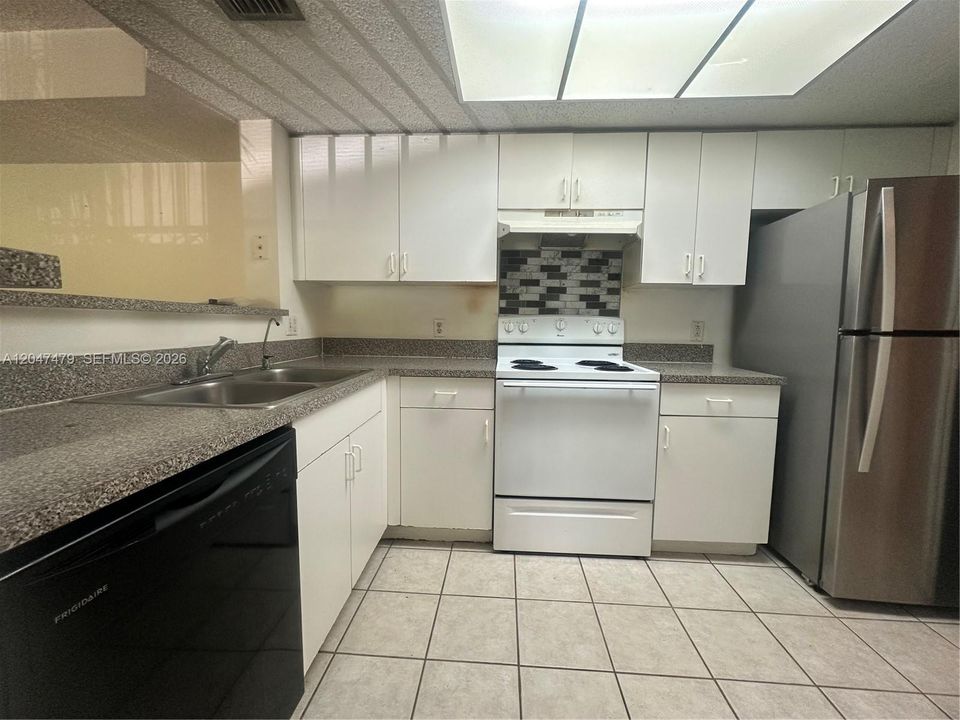 For Rent: $2,300 (2 beds, 2 baths, 1246 Square Feet)