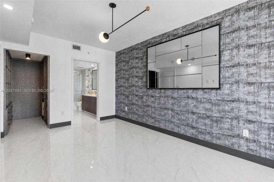 For Sale: $1,000,000 (2 beds, 2 baths, 1171 Square Feet)