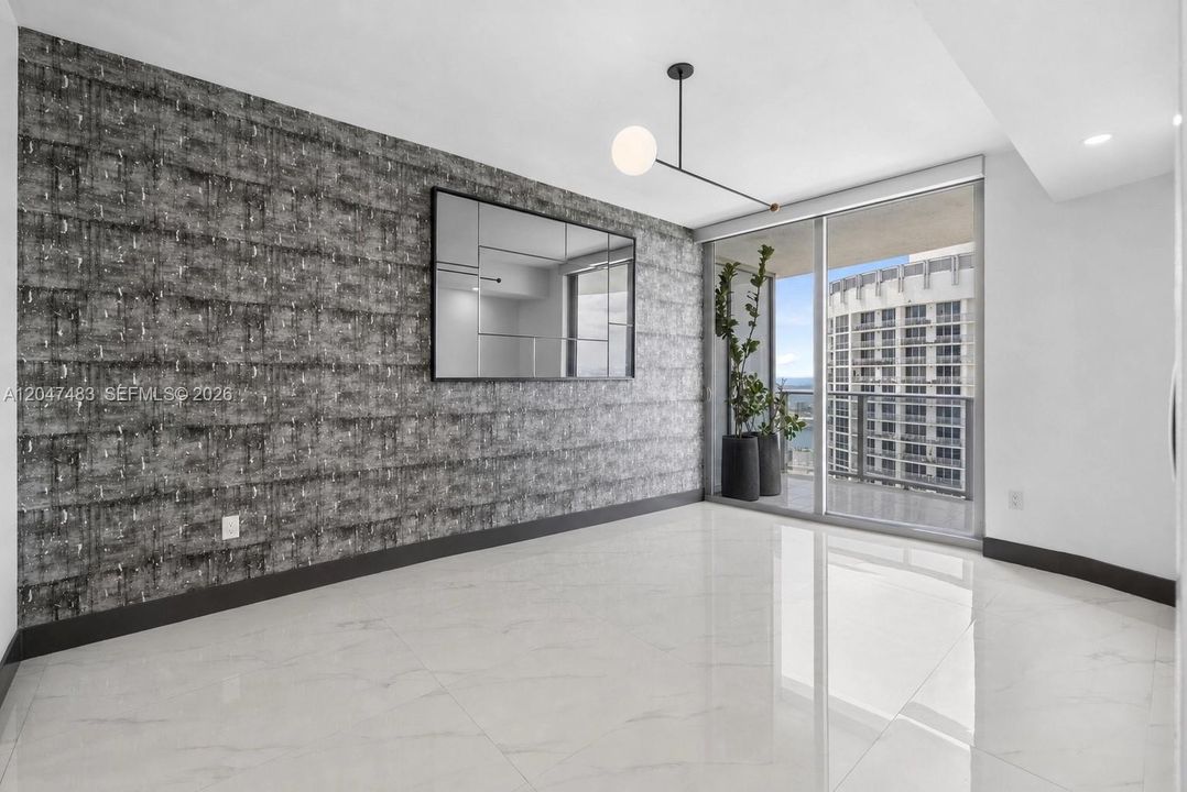 For Sale: $1,000,000 (2 beds, 2 baths, 1171 Square Feet)