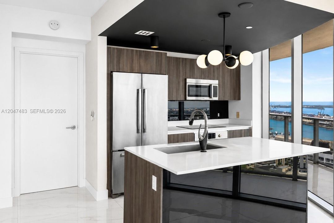 For Sale: $1,000,000 (2 beds, 2 baths, 1171 Square Feet)