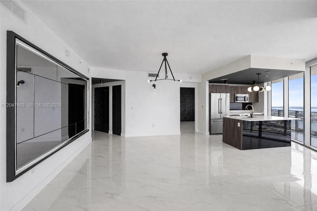 For Sale: $1,000,000 (2 beds, 2 baths, 1171 Square Feet)