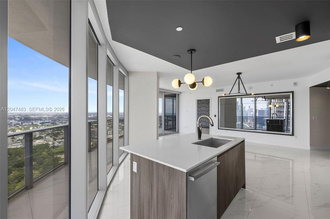 For Sale: $1,000,000 (2 beds, 2 baths, 1171 Square Feet)